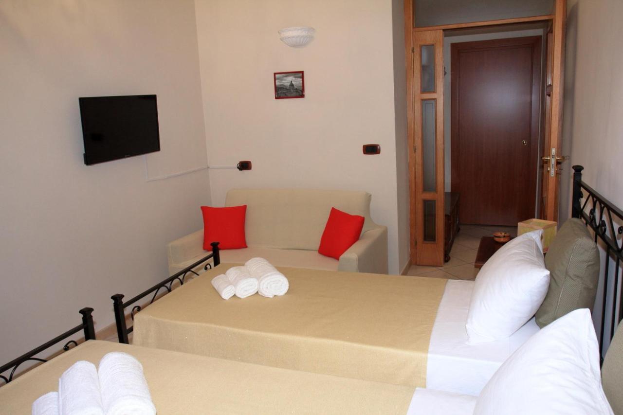 B&B Mitilini Central Station Napoli Ngoại thất bức ảnh